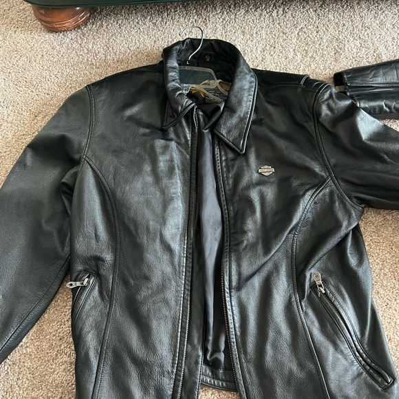 Two Harley coats say xl fits more like large 150 each - Picture 1 of 4